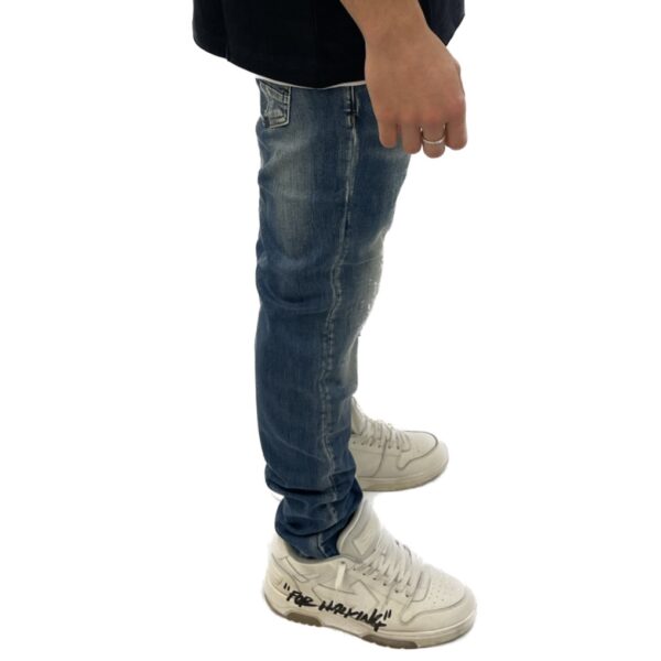 Jeans slim “strappato” - immagine 2