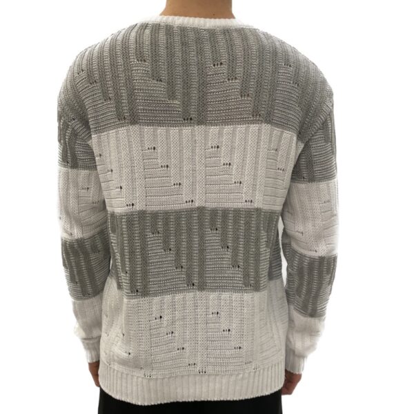 Maglione effetto strappato - immagine 3