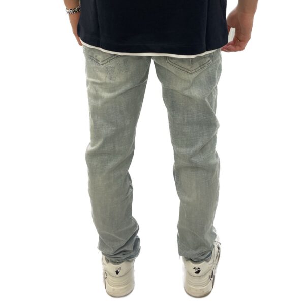 Jeans slim “strappato” - immagine 3